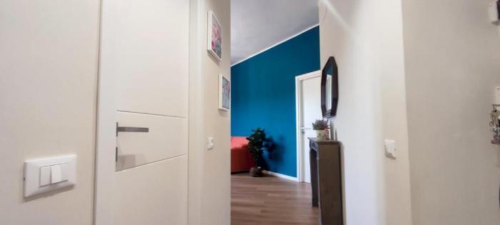 2 Bedroom Gem Near Milano Centrale Fast Wi Fi Kademy House Rum bild