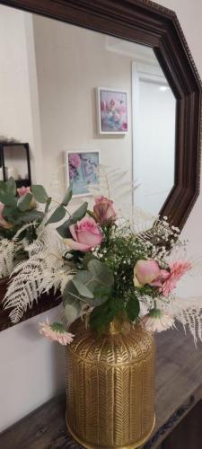 2 Bedroom Gem Near Milano Centrale Fast Wi Fi Kademy House Rum bild