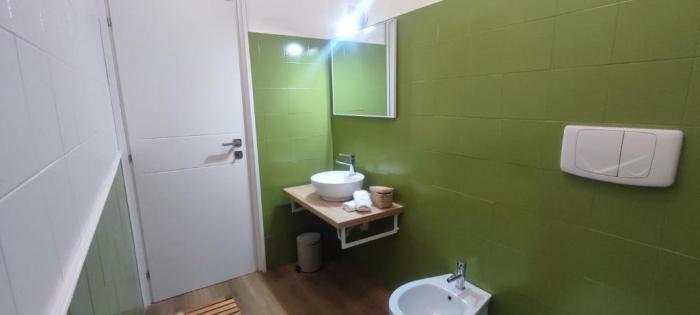 2 Bedroom Gem Near Milano Centrale Fast Wi Fi Kademy House Rum bild