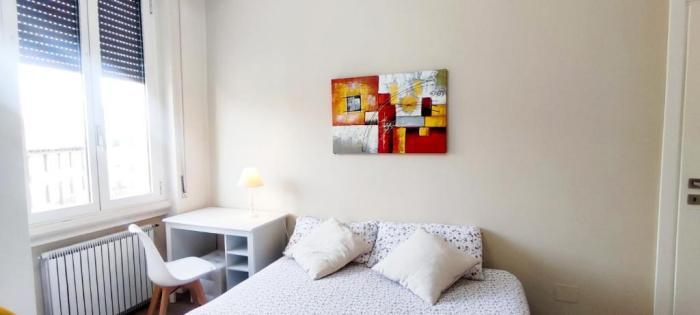 2 Bedroom Gem Near Milano Centrale Fast Wi Fi Kademy House Rum bild